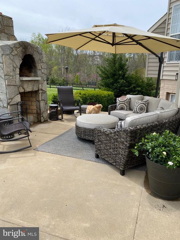 Exterior, Fireplace