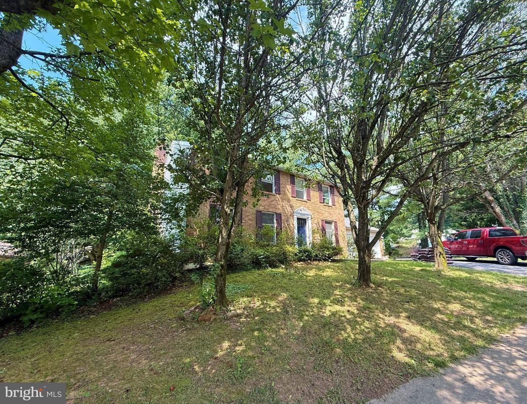 Backyard, Exterior, Facade, Brick Facade, None