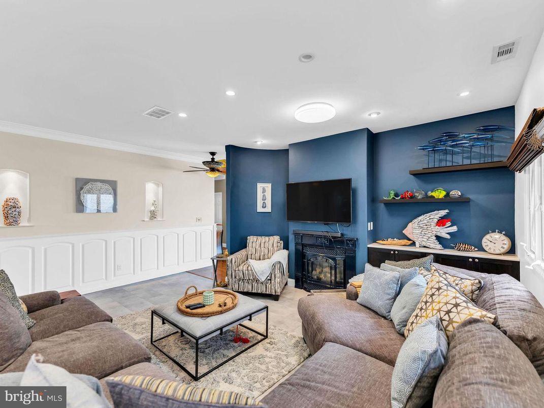 Fireplace, Interior, Living room, Recessed Lighting