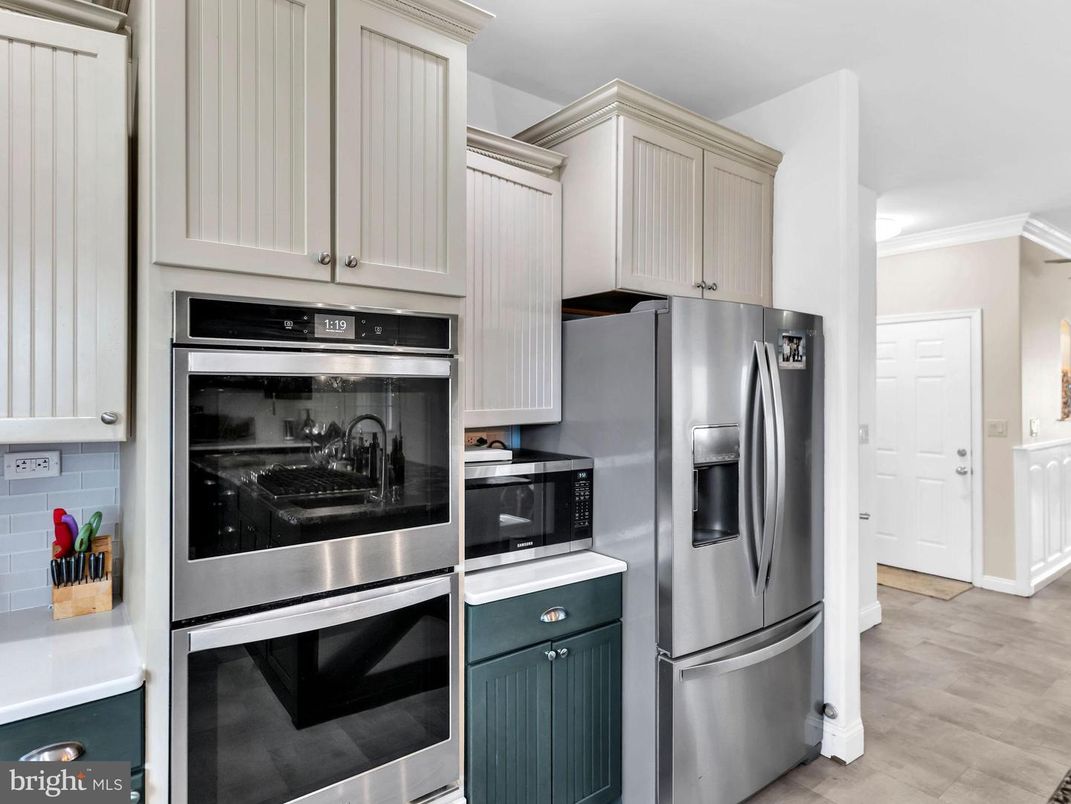 Interior, Kitchen, Stainless Steel Appliances, Washer, Wood Texture Flooring