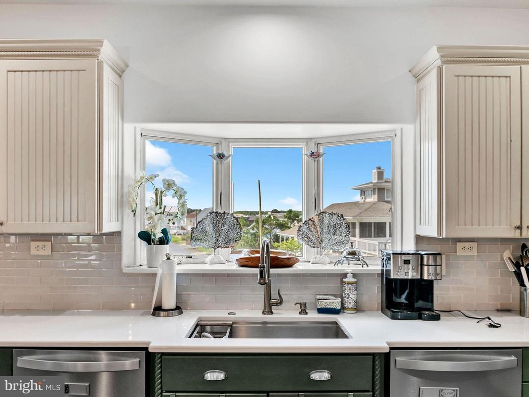 Interior, Kitchen, Stainless Steel Appliances, Water