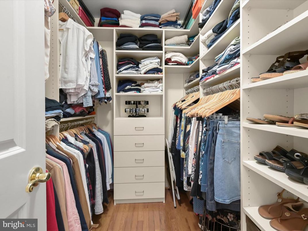 Interior, Walk-in Closets, Wood Texture Flooring