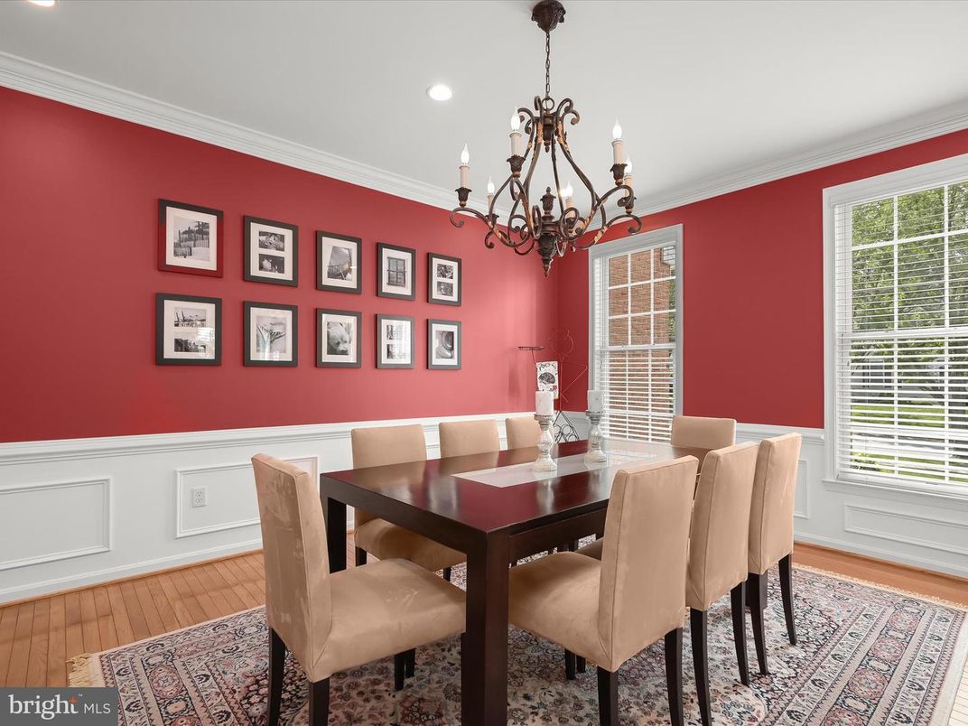 Chandelier, Dining room, Interior, Recessed Lighting, Wood Texture Flooring