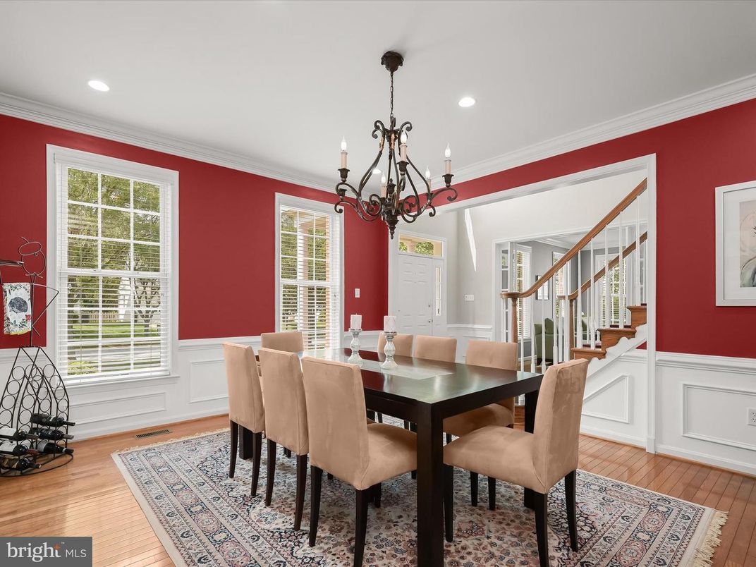 Chandelier, Dining room, Interior, Recessed Lighting, Wood Texture Flooring