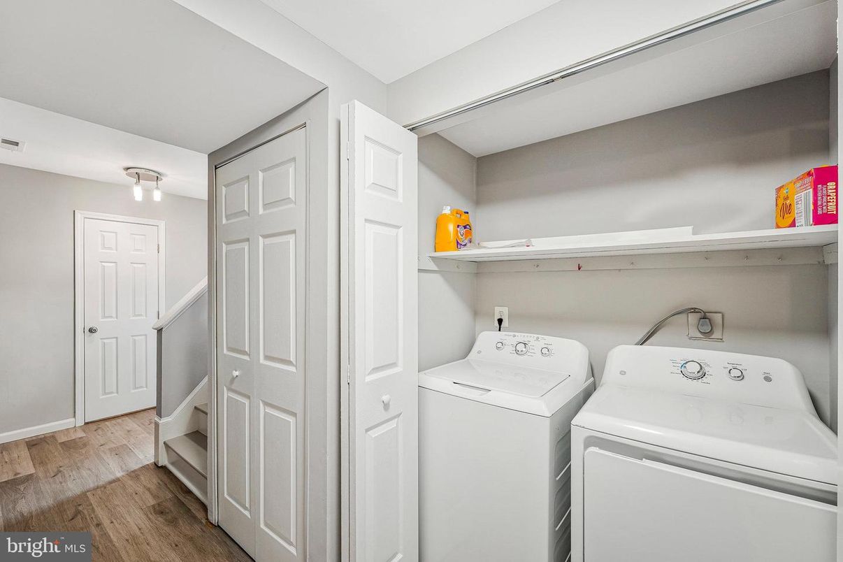 Interior, Utility Closets, Washer, Wood Texture Flooring