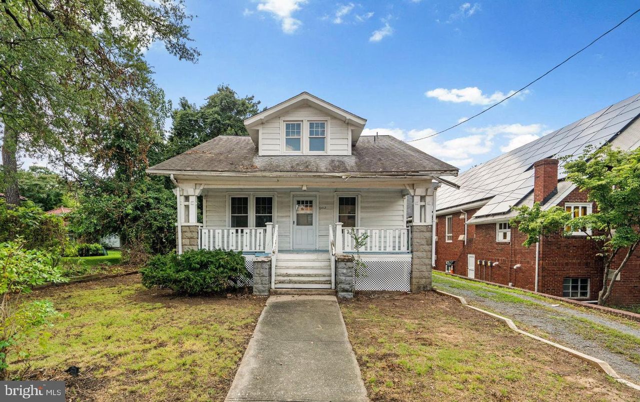 Exterior, Facade, American Foursquare