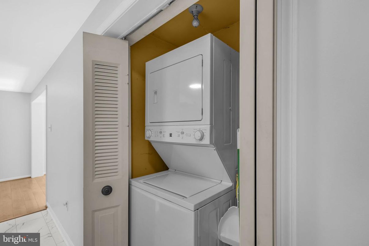 Interior, Marble, Utility Closets, Washer, Wood Texture Flooring