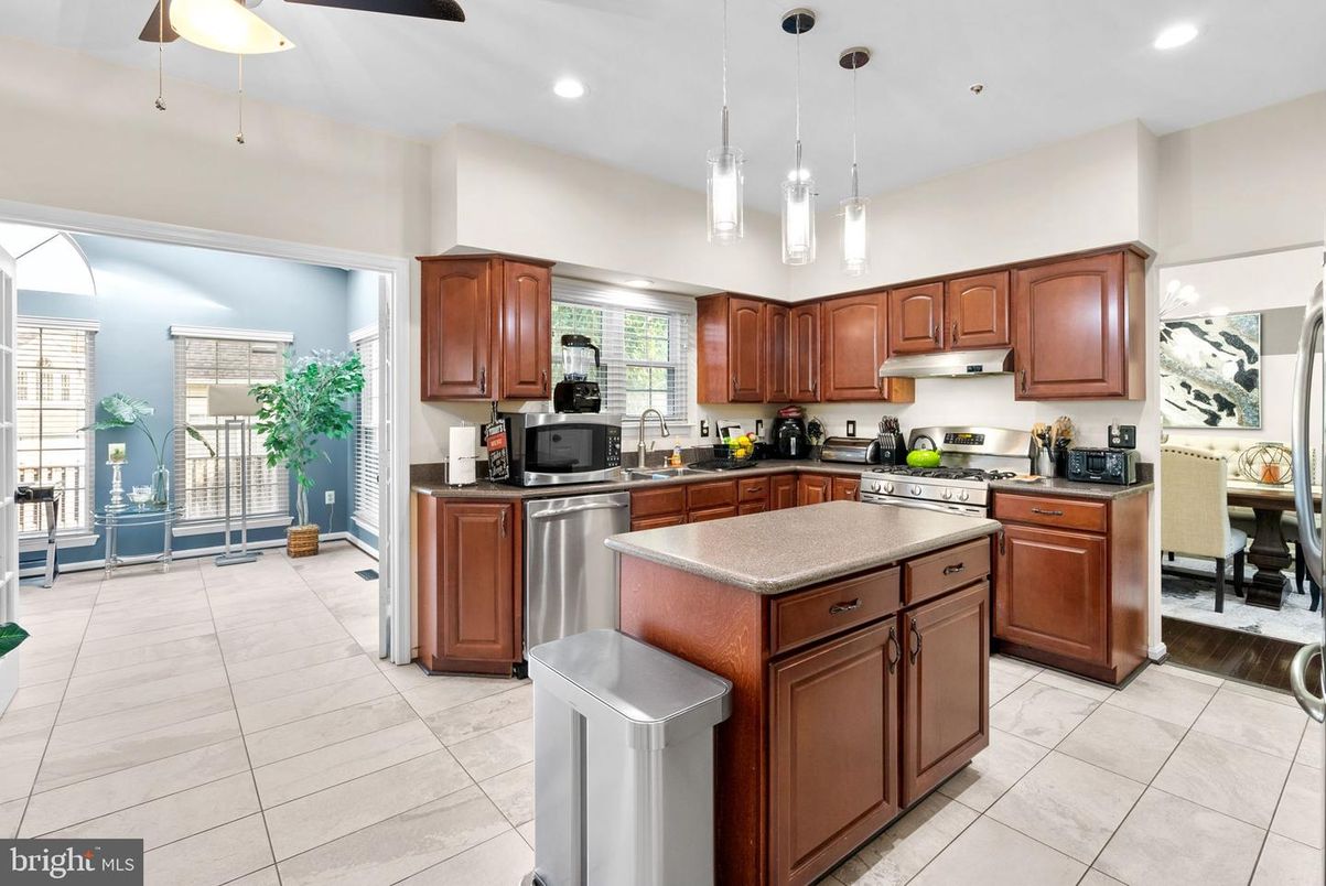Dining room, Interior, Kitchen, Pendant Lights, Recessed Lighting, Stainless Steel Appliances