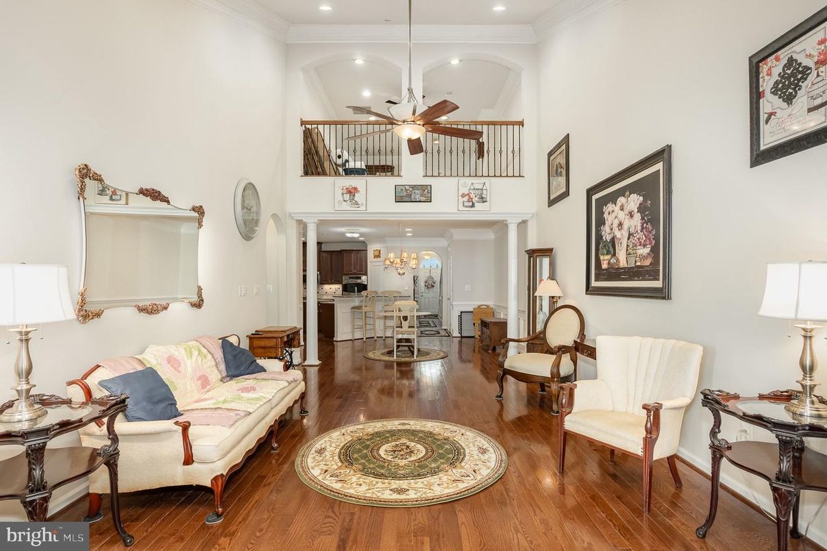 Chandelier, Dining room, Interior, Living room, Recessed Lighting, Wood Texture Flooring
