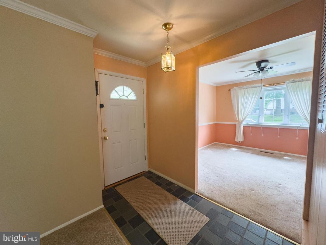 Empty room, Interior, Pendant Lights