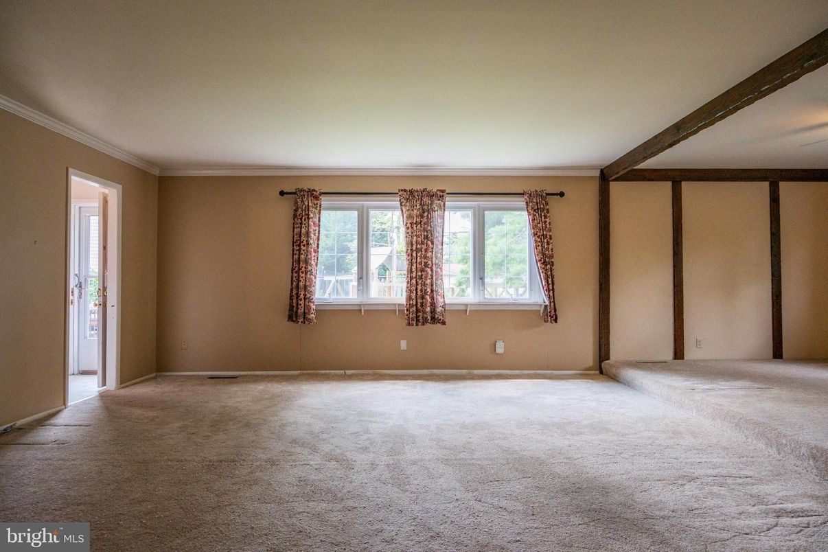 Empty room, Interior, Wooden Beams