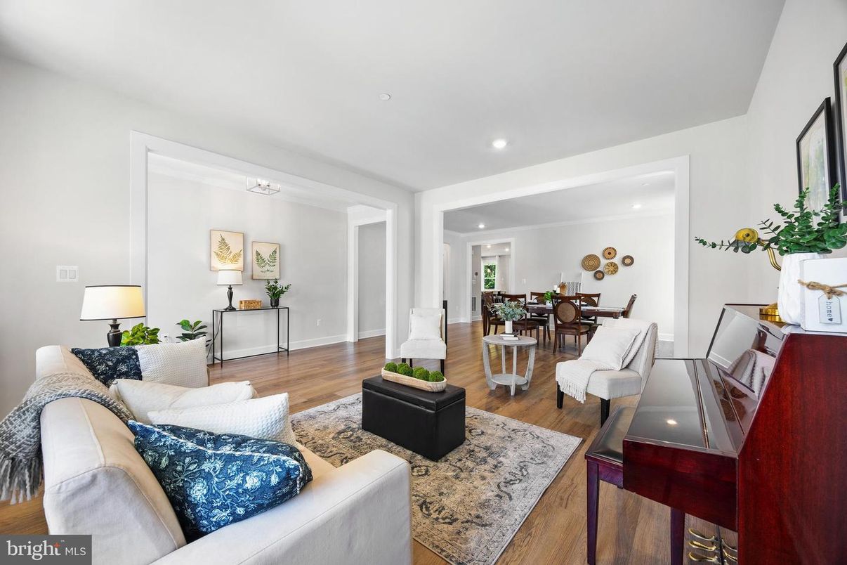 Dining room, Interior, Living room, Recessed Lighting, Wood Texture Flooring