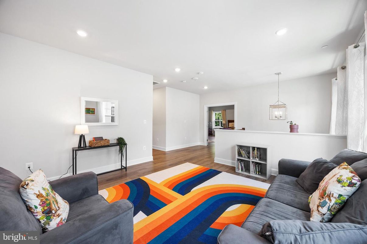 Interior, Living room, Pendant Lights, Recessed Lighting, Wood Texture Flooring