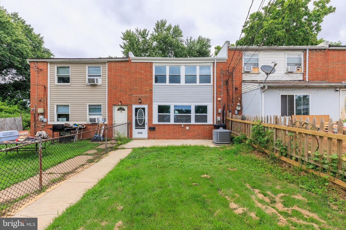 Backyard, Exterior, Facade, Brick Facade, Rowhouse