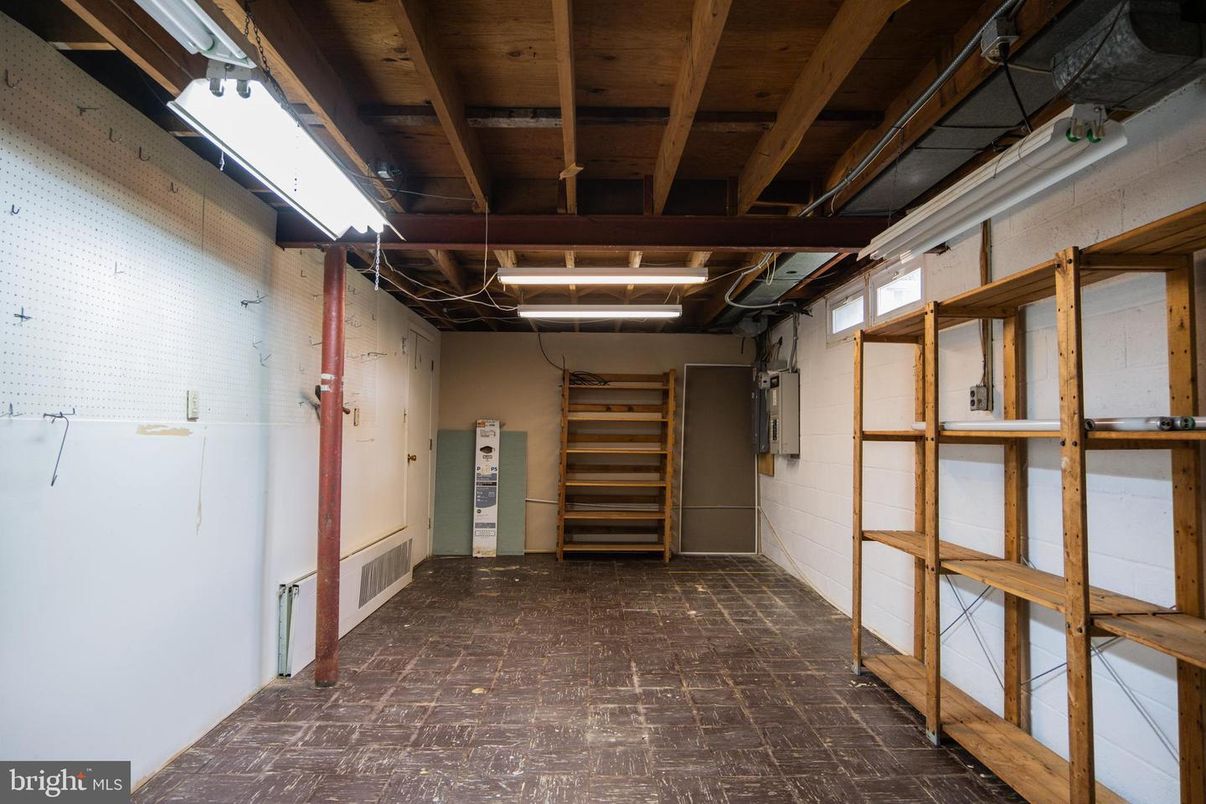 Garage, Interior, Wooden Beams, Wooden Ceilings