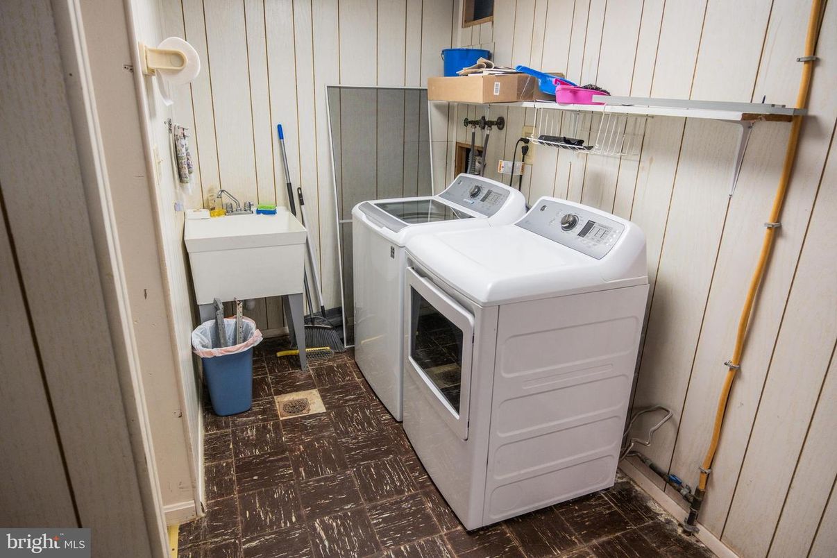 Interior, Washer, Wooden Walls