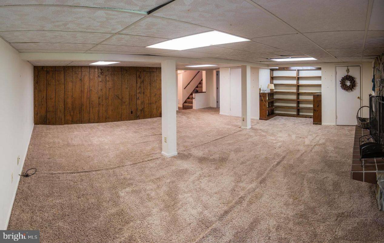Empty room, Interior, Recessed Lighting, Wooden Walls