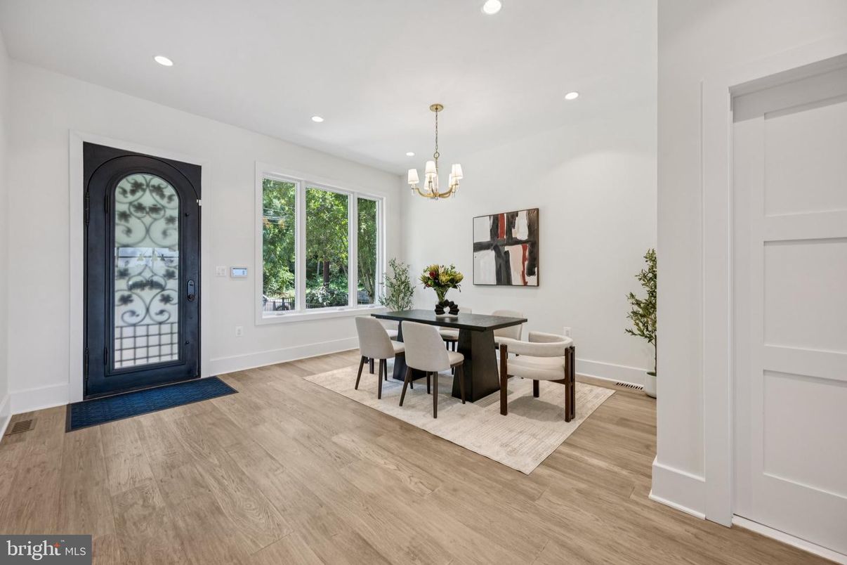 Chandelier, Dining room, Interior, Recessed Lighting, Wood Texture Flooring