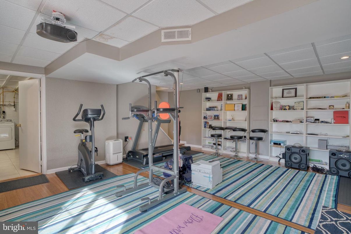 Fitness Equipment, Interior, Recessed Lighting, Wood Texture Flooring