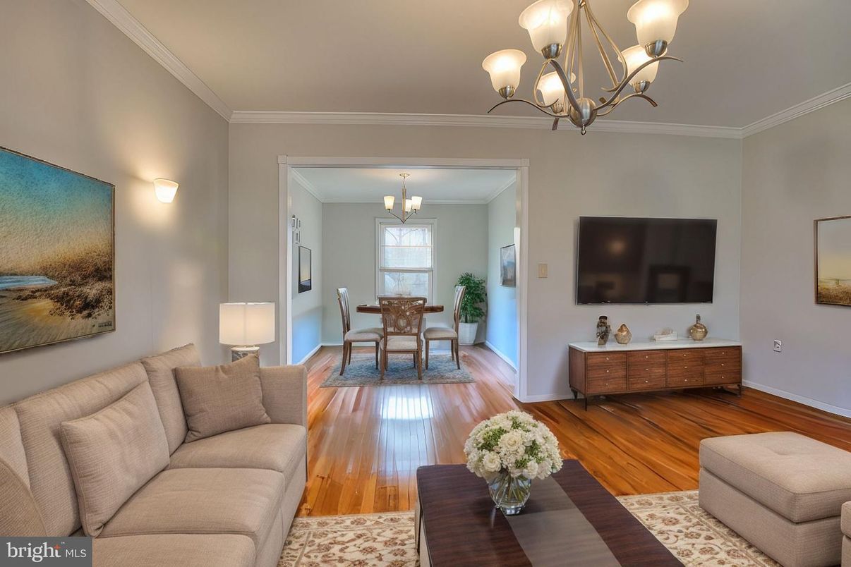 Chandelier, Dining room, Interior, Living room, Wood Texture Flooring
