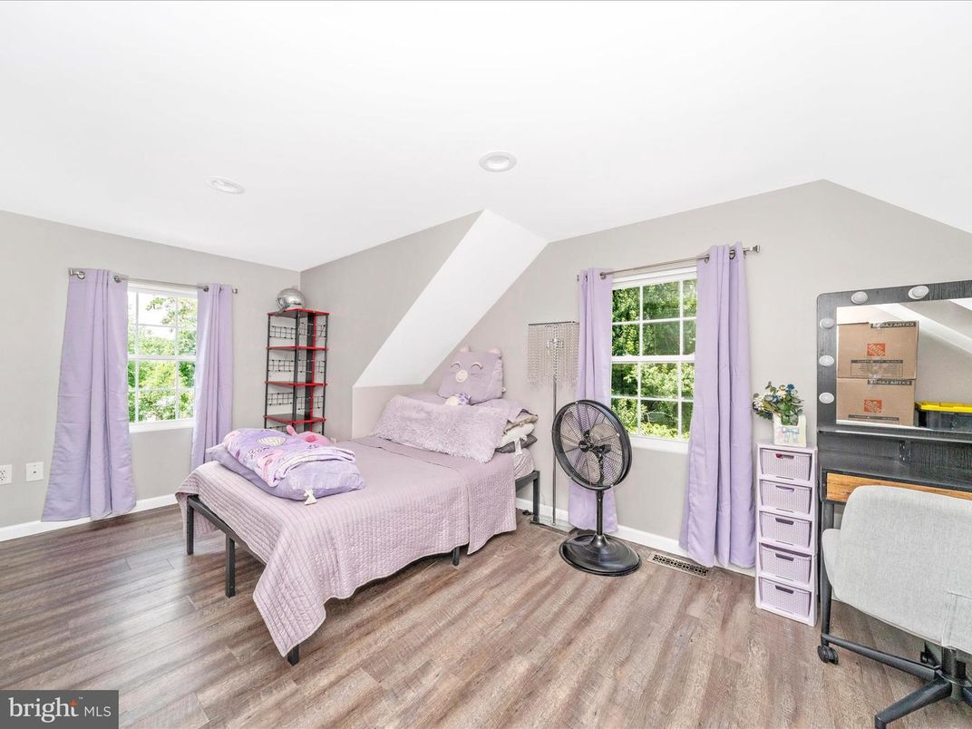 Bedroom, Home Office, Interior, Recessed Lighting, Wood Texture Flooring