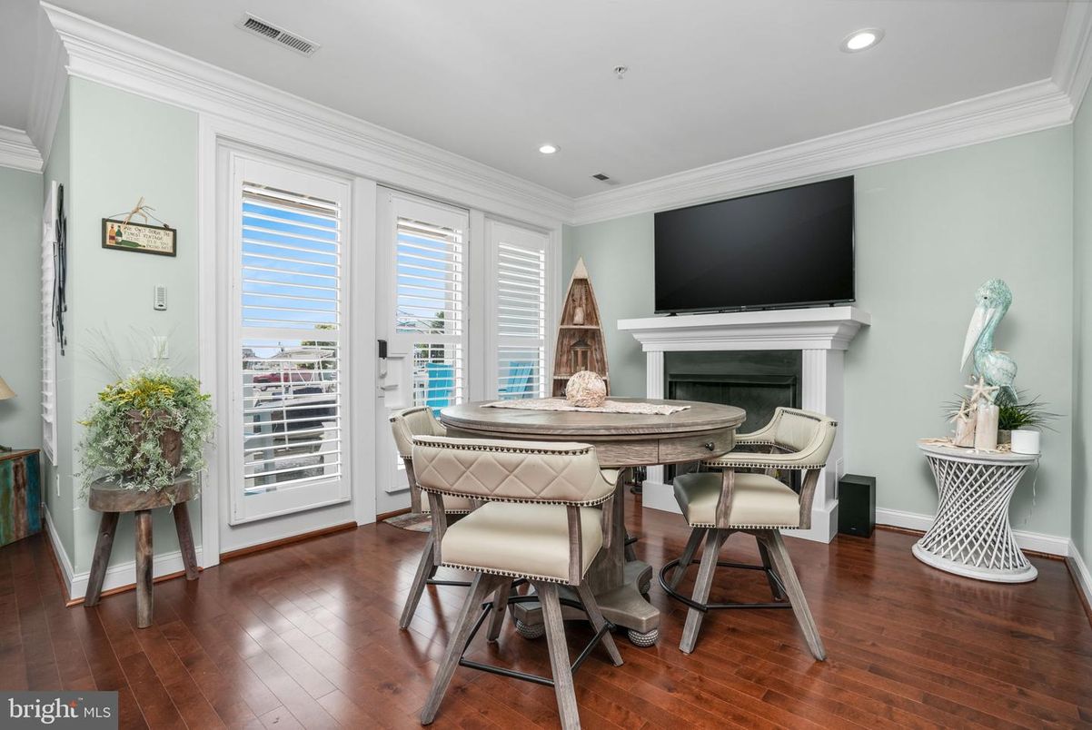 Dining room, Fireplace, Interior, Recessed Lighting, Wood Texture Flooring