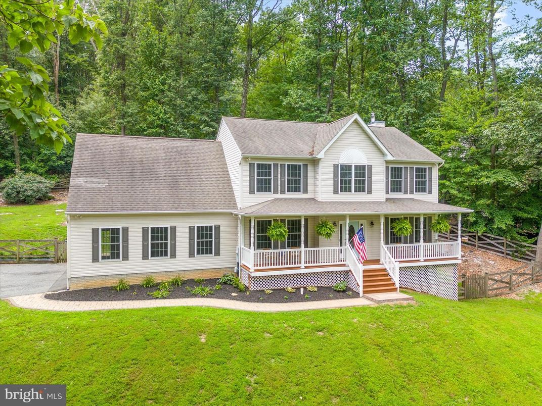 Backyard, Exterior, Facade, Farmhouse