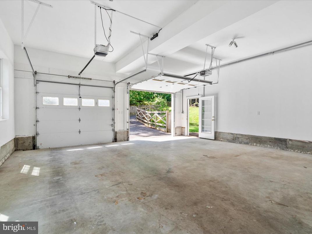 Garage, Interior