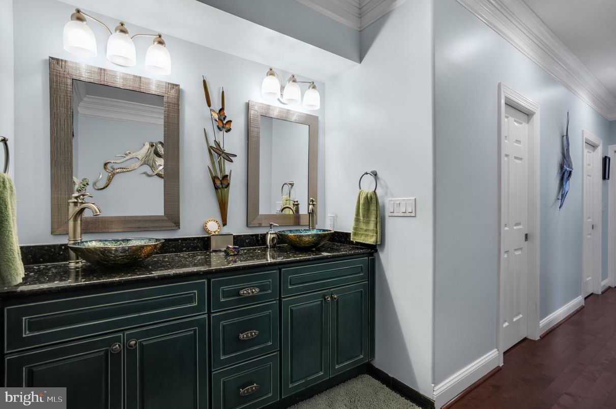 Bathroom, Dual Sink Vanities, Interior, Wood Texture Flooring