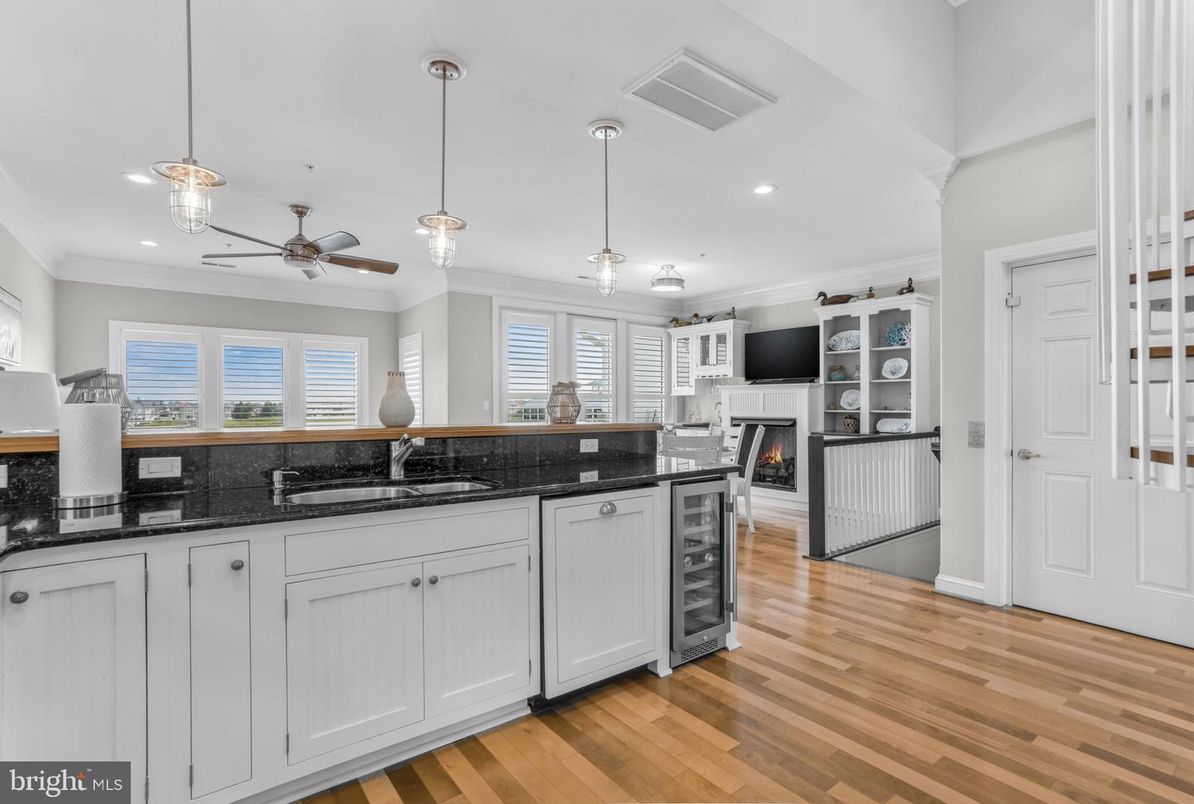 Fireplace, Interior, Kitchen, Pendant Lights, Recessed Lighting, Wood Texture Flooring