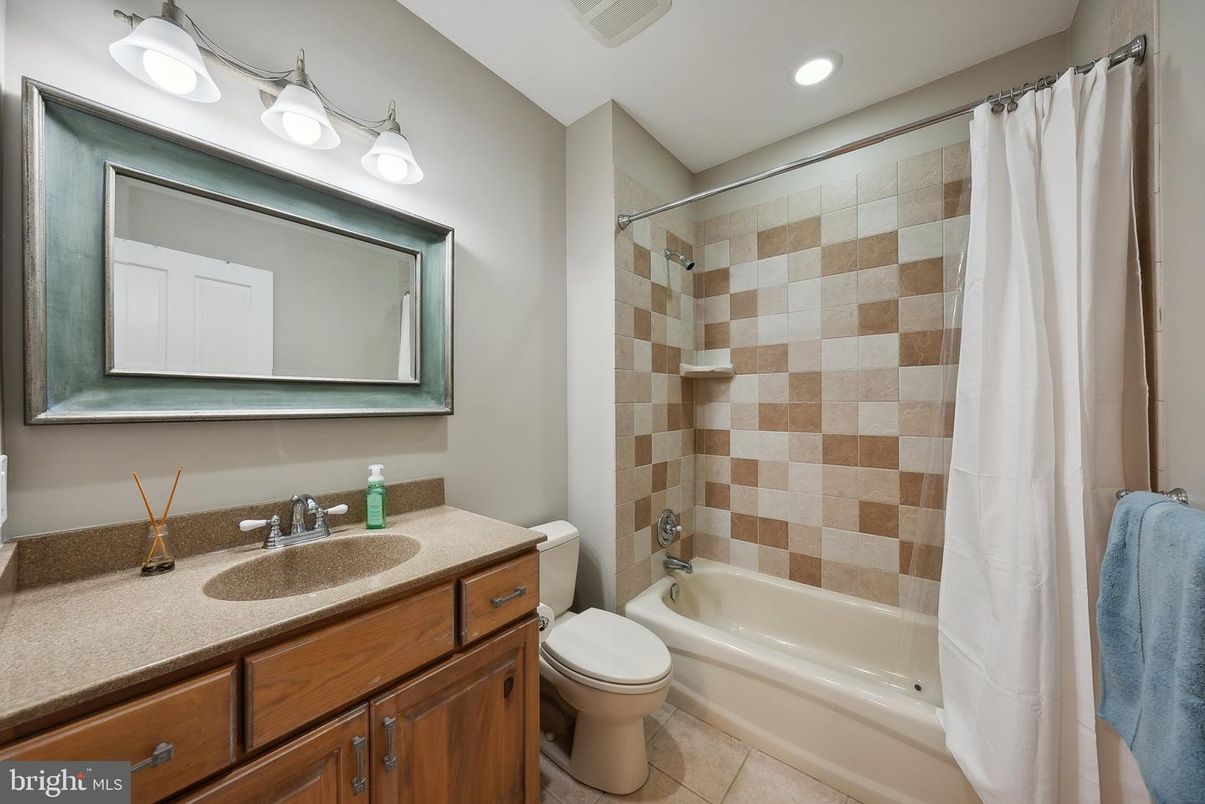 Bathroom, Interior, Recessed Lighting