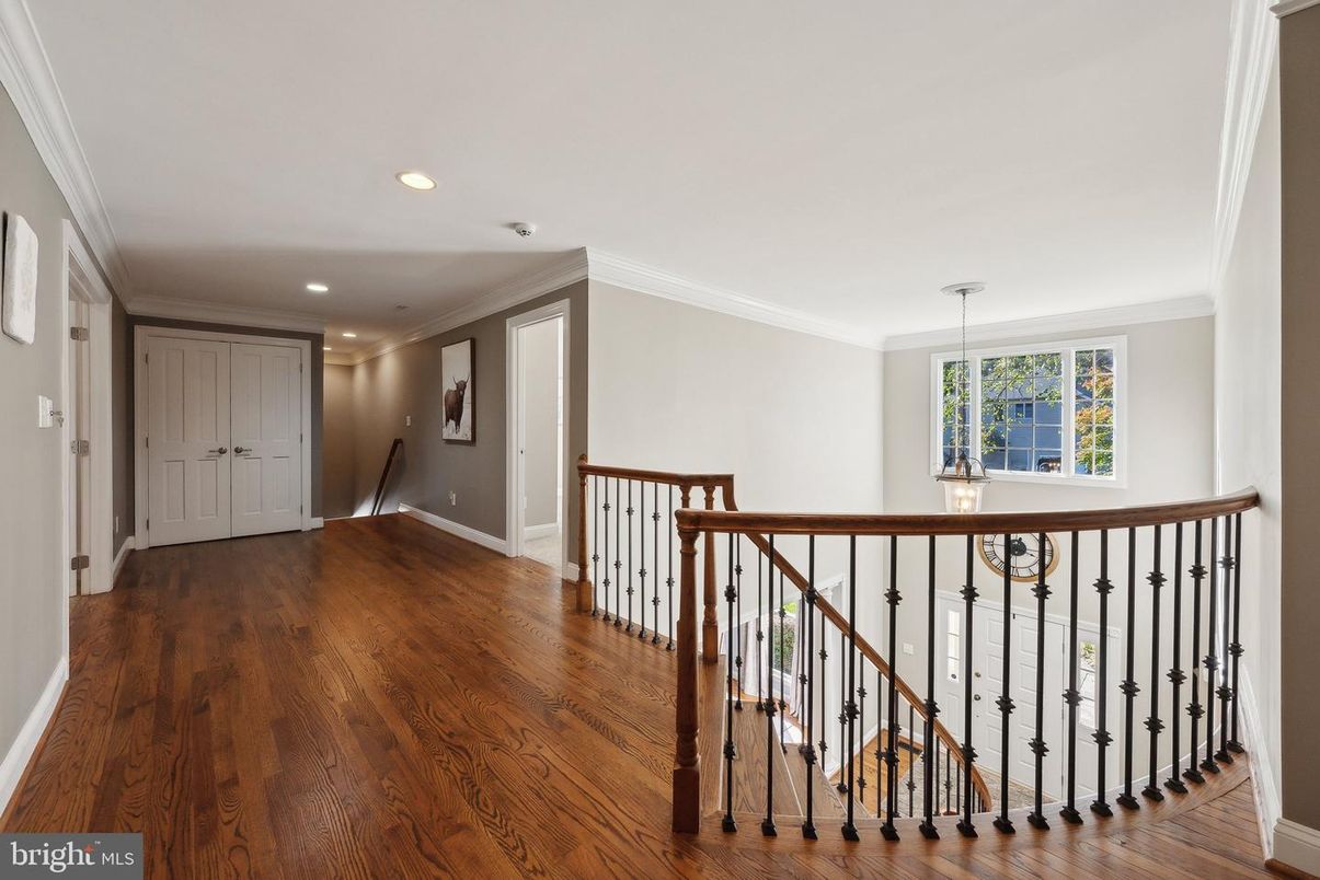 Interior, Pendant Lights, Recessed Lighting, Wood Texture Flooring