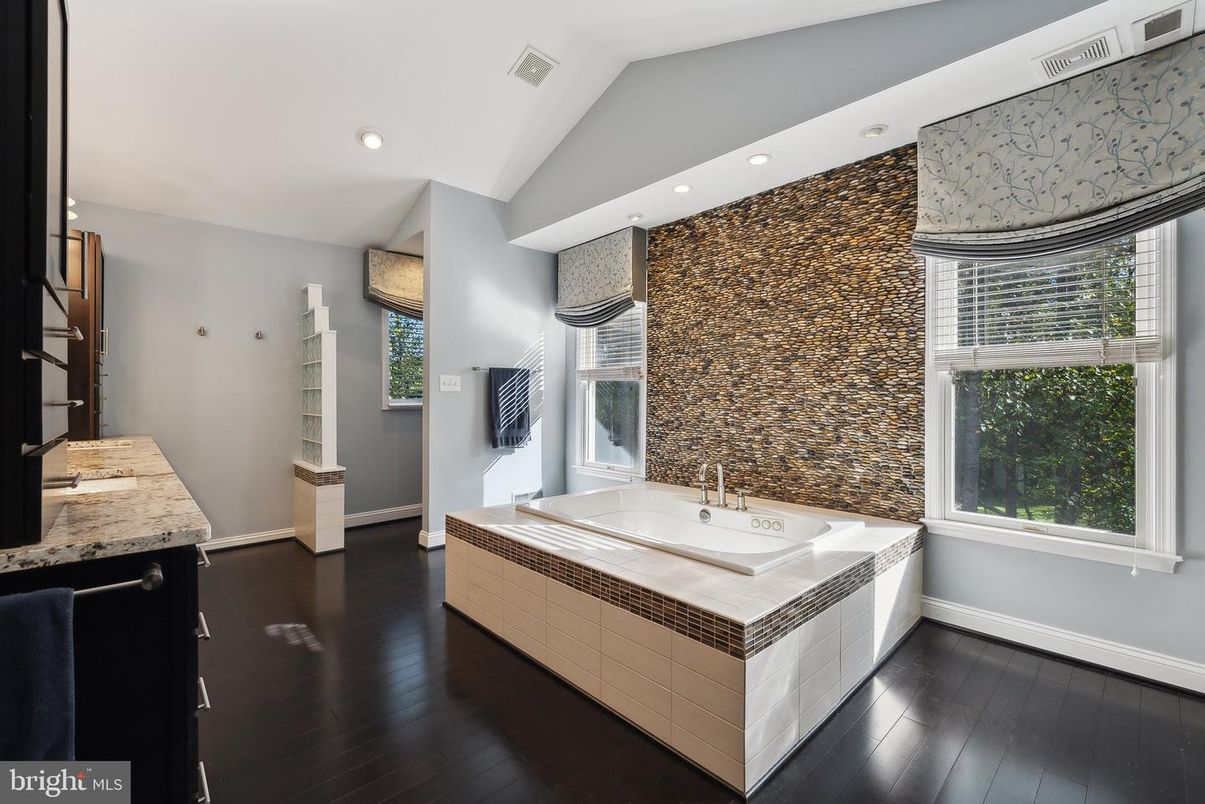 Bathroom, Interior, Recessed Lighting, Wood Texture Flooring