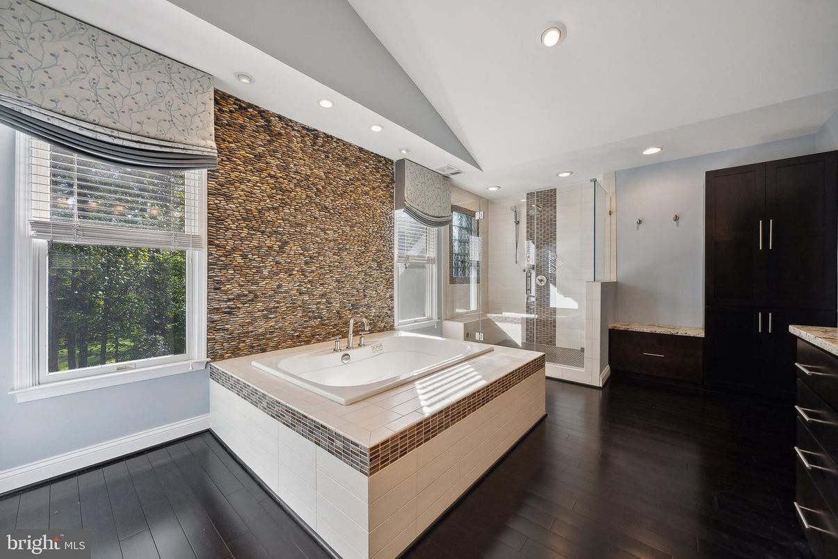 Bathroom, Interior, Recessed Lighting, Wood Texture Flooring