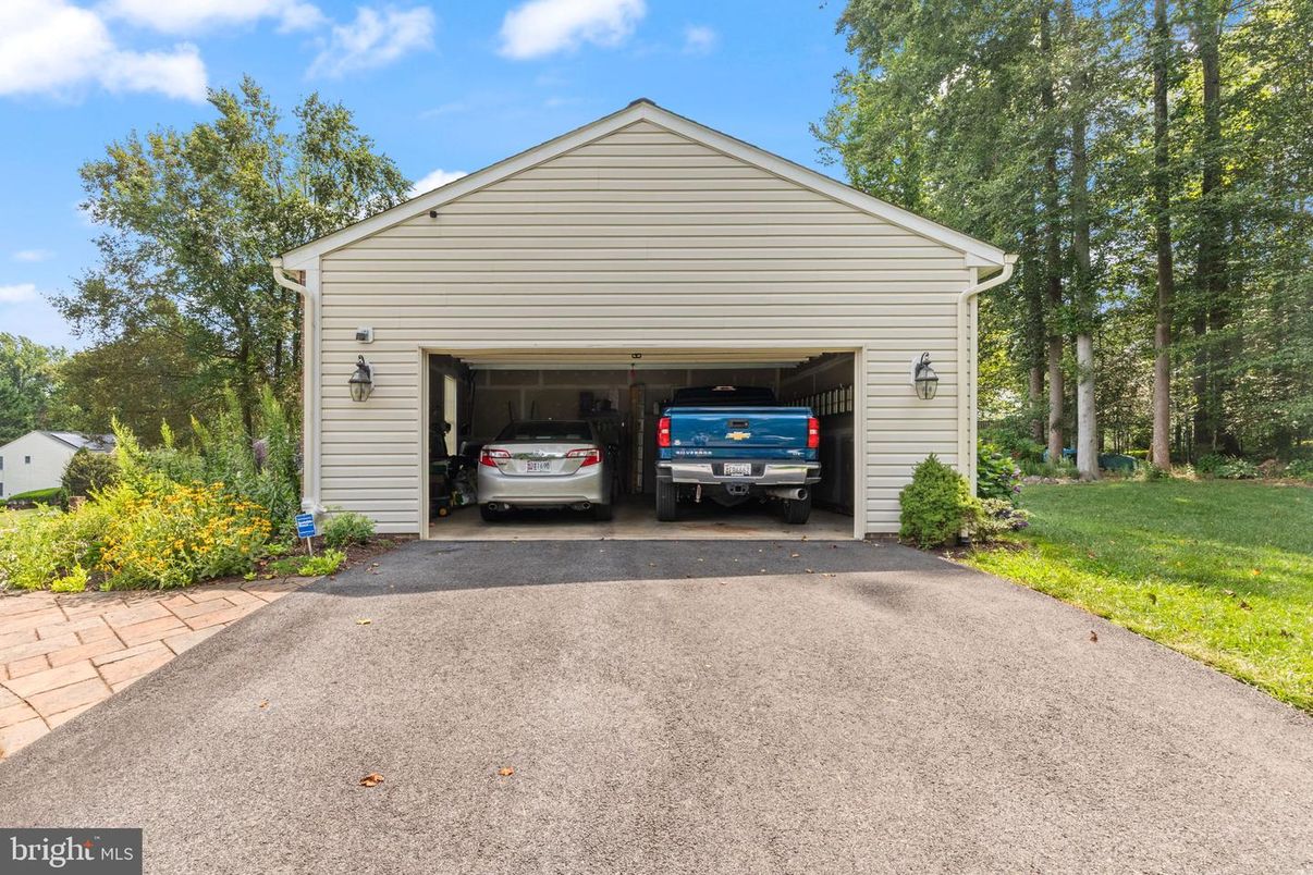 Detached Garage, Exterior