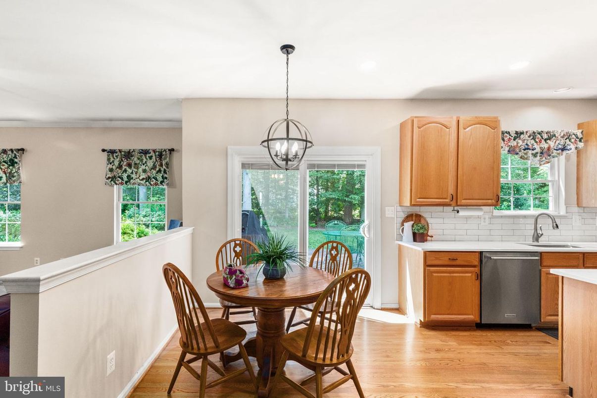 Dining room, Interior, Kitchen, Pendant Lights, Recessed Lighting, Wood Texture Flooring