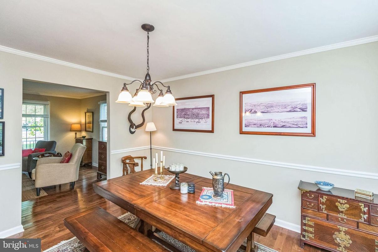 Chandelier, Dining room, Interior, Living room, Pendant Lights, Wood Texture Flooring