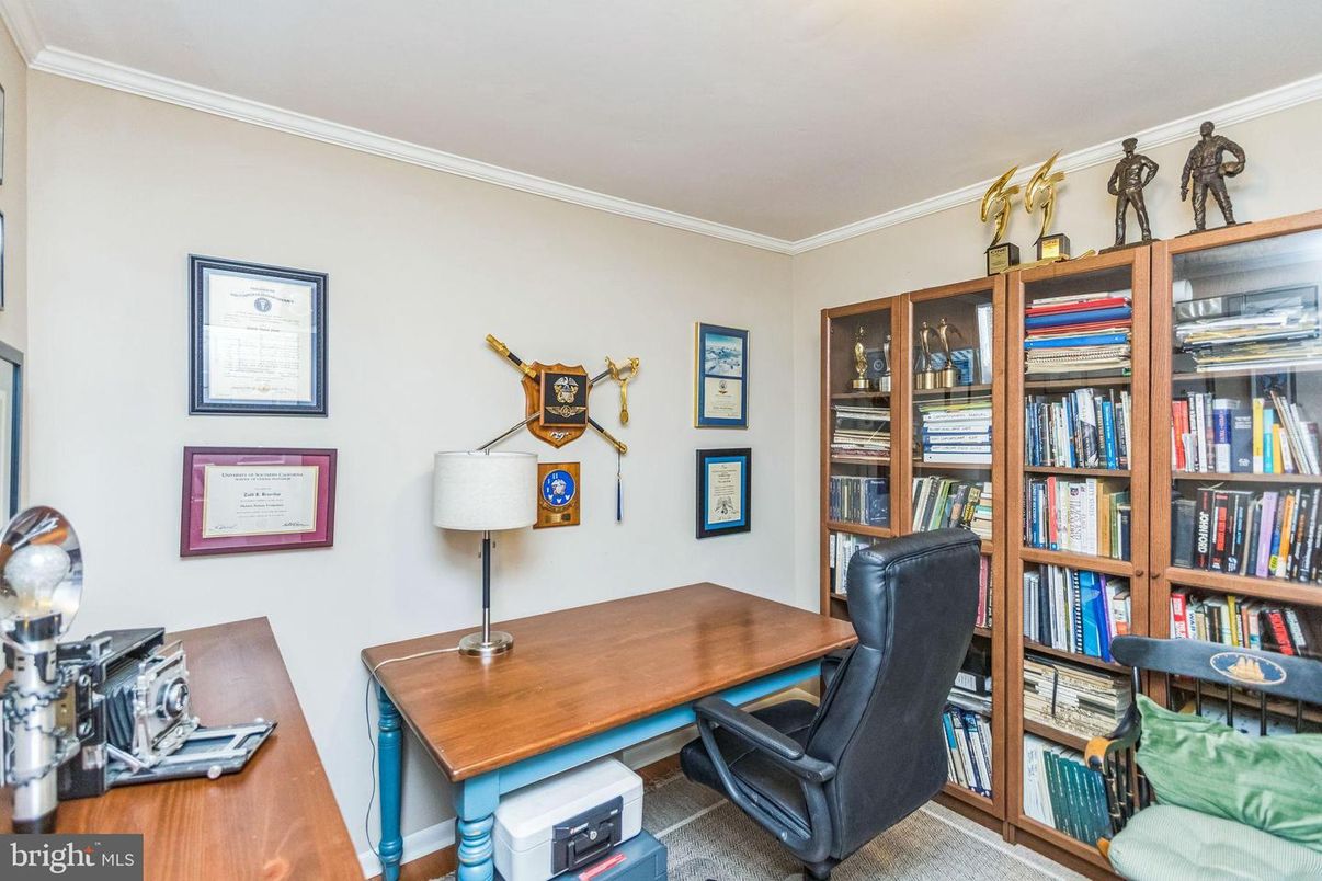 Home Office, Interior