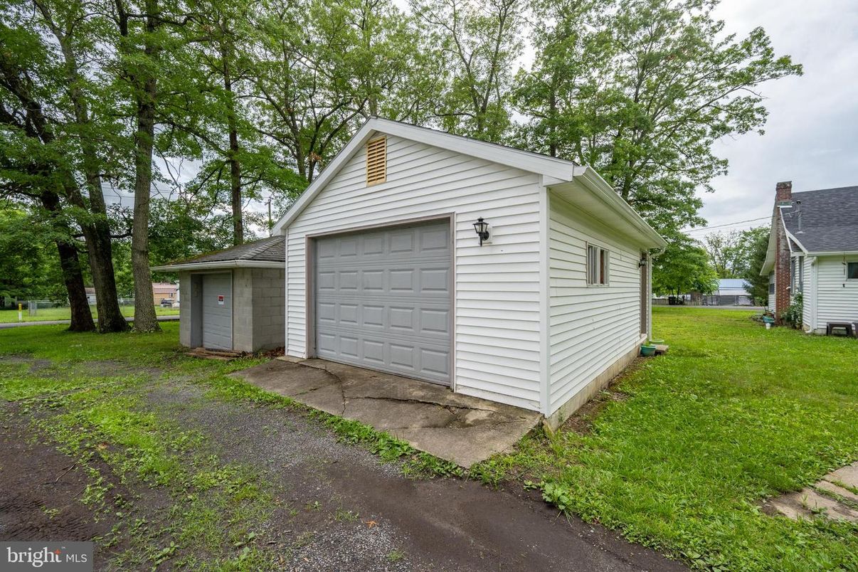 Backyard, Detached Garage, Exterior