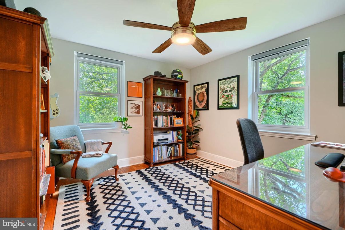 Home Office, Interior