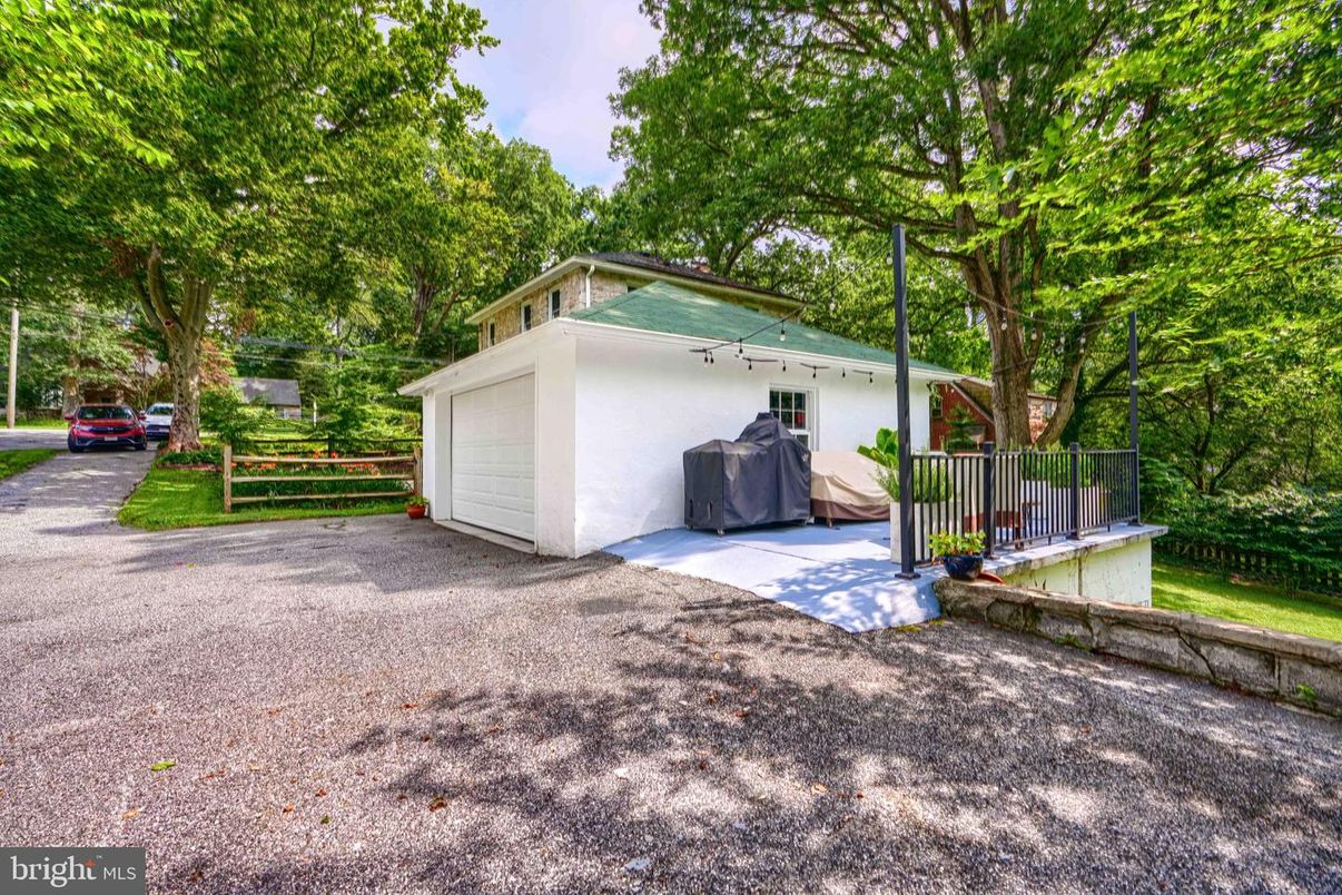 Detached Garage, Exterior