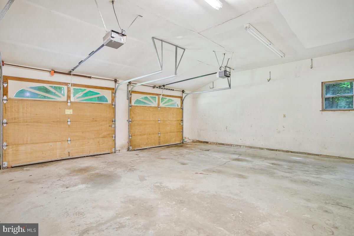 Garage, Interior