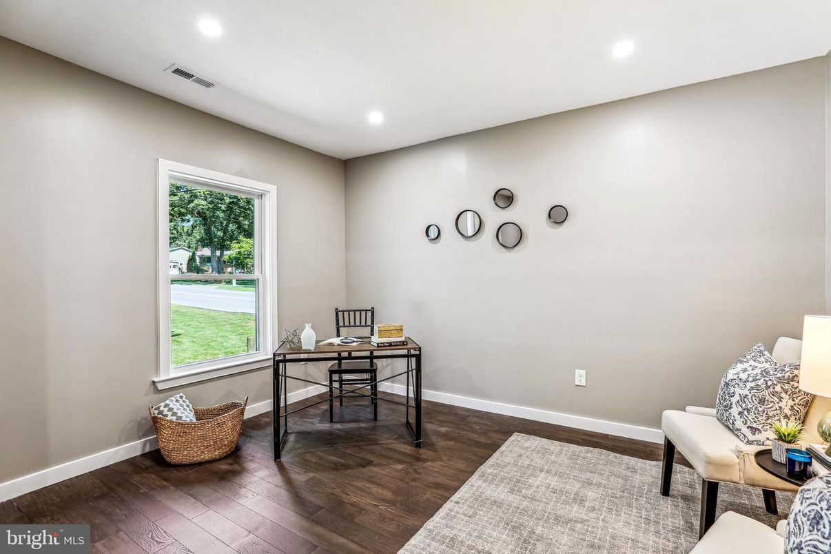 Home Office, Interior, Recessed Lighting, Wood Texture Flooring