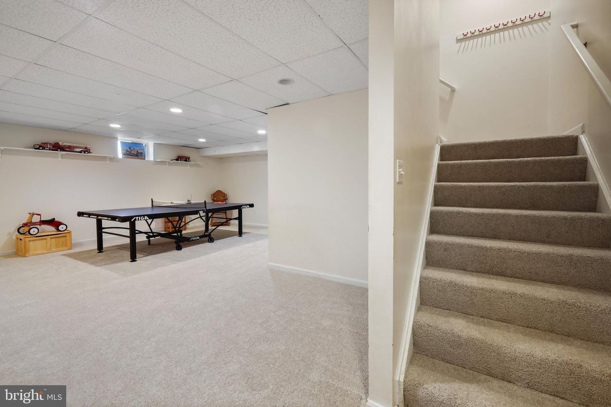 Game Room, Interior, Recessed Lighting