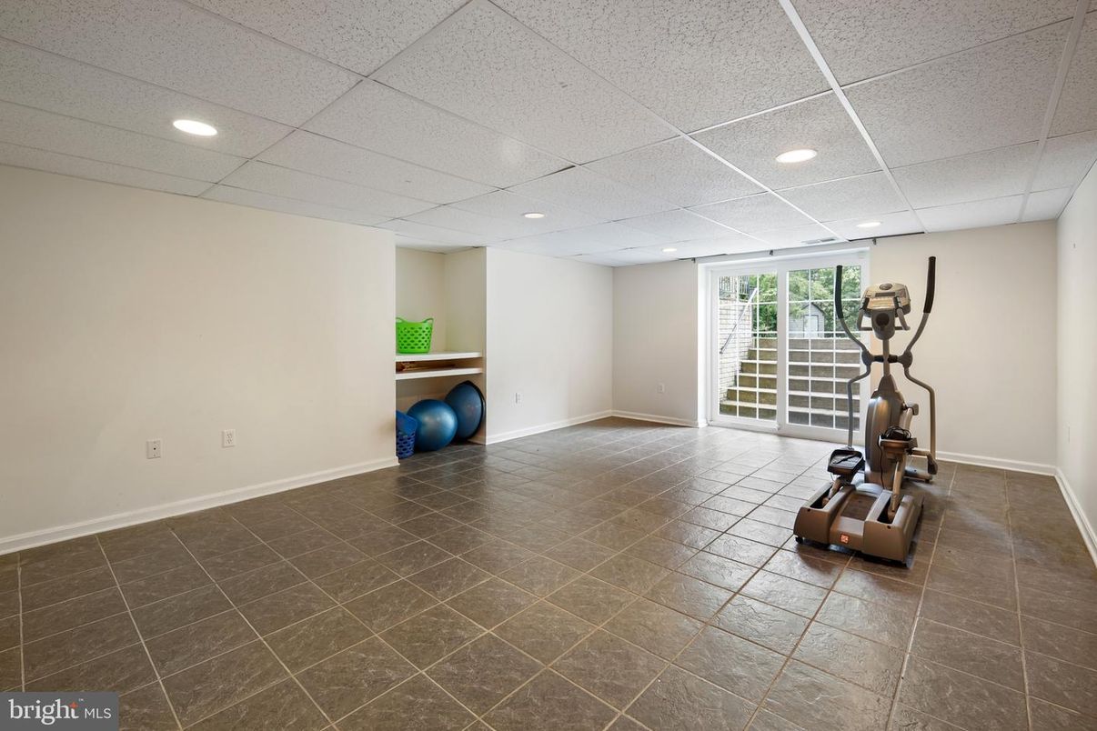 Fitness Equipment, Interior, Recessed Lighting