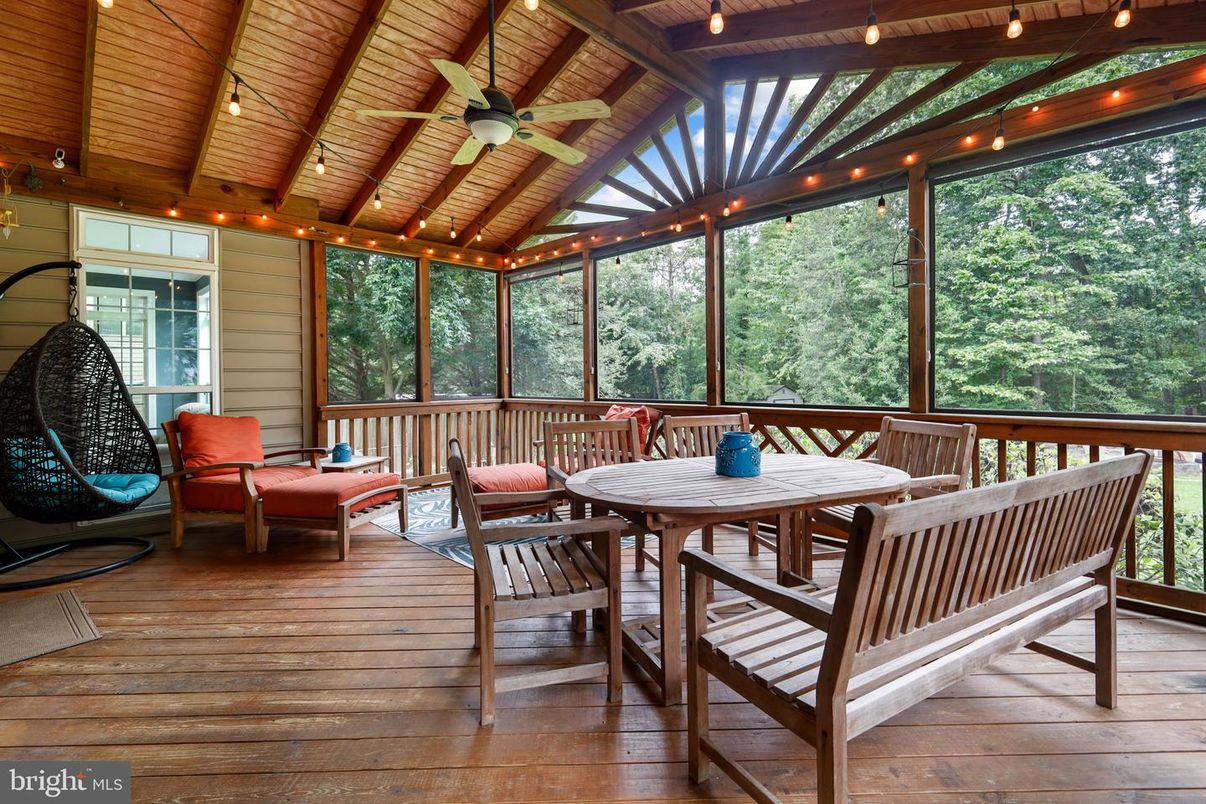 Dining room, Interior, Sun Room, Wooden Beams, Wooden Ceilings, Wood Texture Flooring