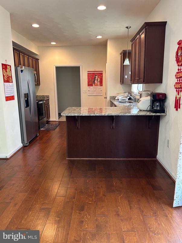 Interior, Kitchen, Pendant Lights, Recessed Lighting, Wood Texture Flooring