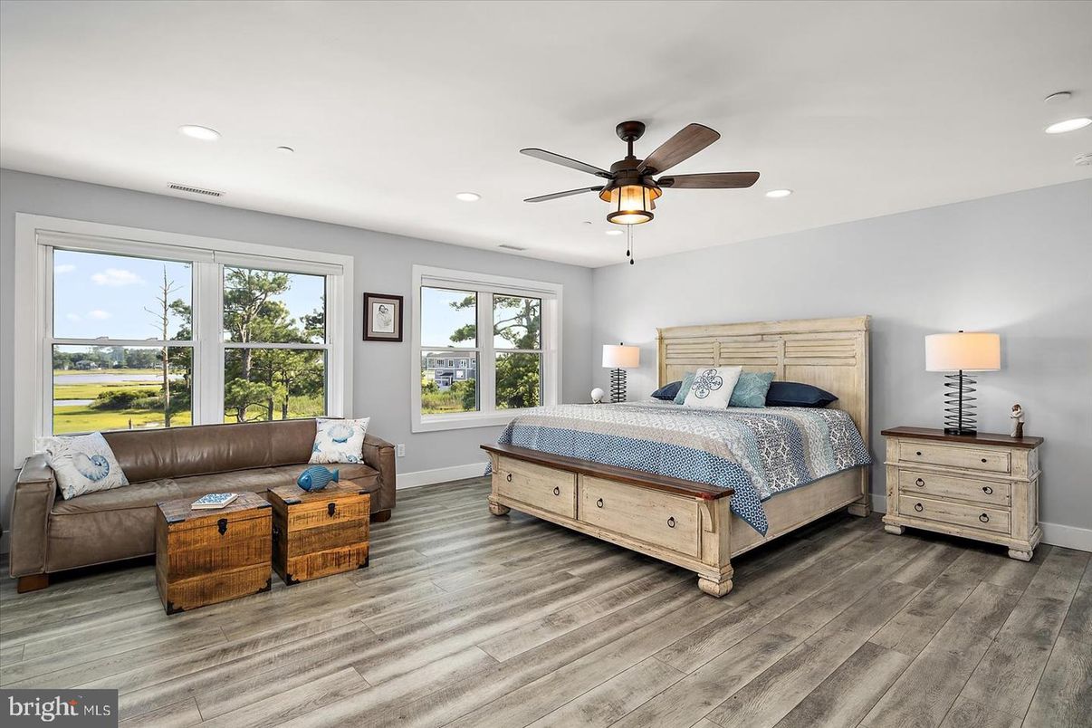Bedroom, Interior, Recessed Lighting, Wood Texture Flooring