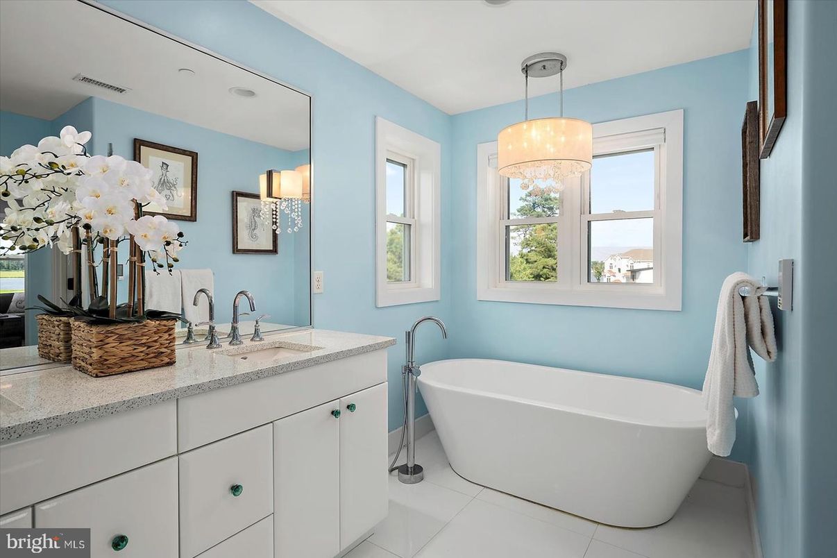 Bathroom, Free Standing Baths, Interior, Pendant Lights