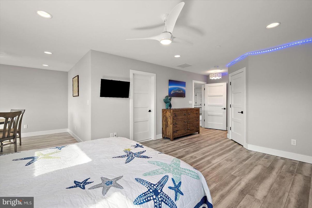 Bedroom, Interior, Recessed Lighting, Wood Texture Flooring